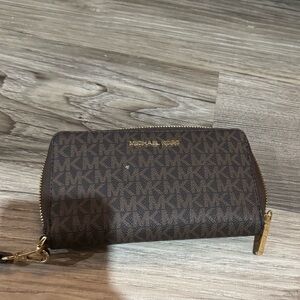 Michael Kors Smartphone Wristlet